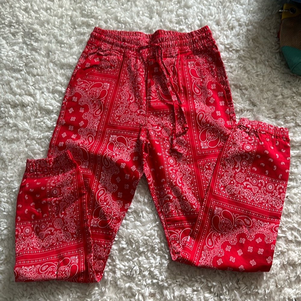 Red bandana print women’s jogger style pants with elastic tie waist